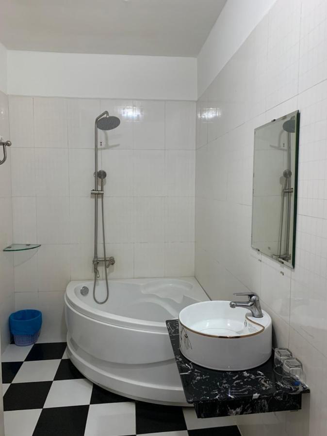 Ha Long Hotel Thu Duc Hcmc ホーチミン市 エクステリア 写真